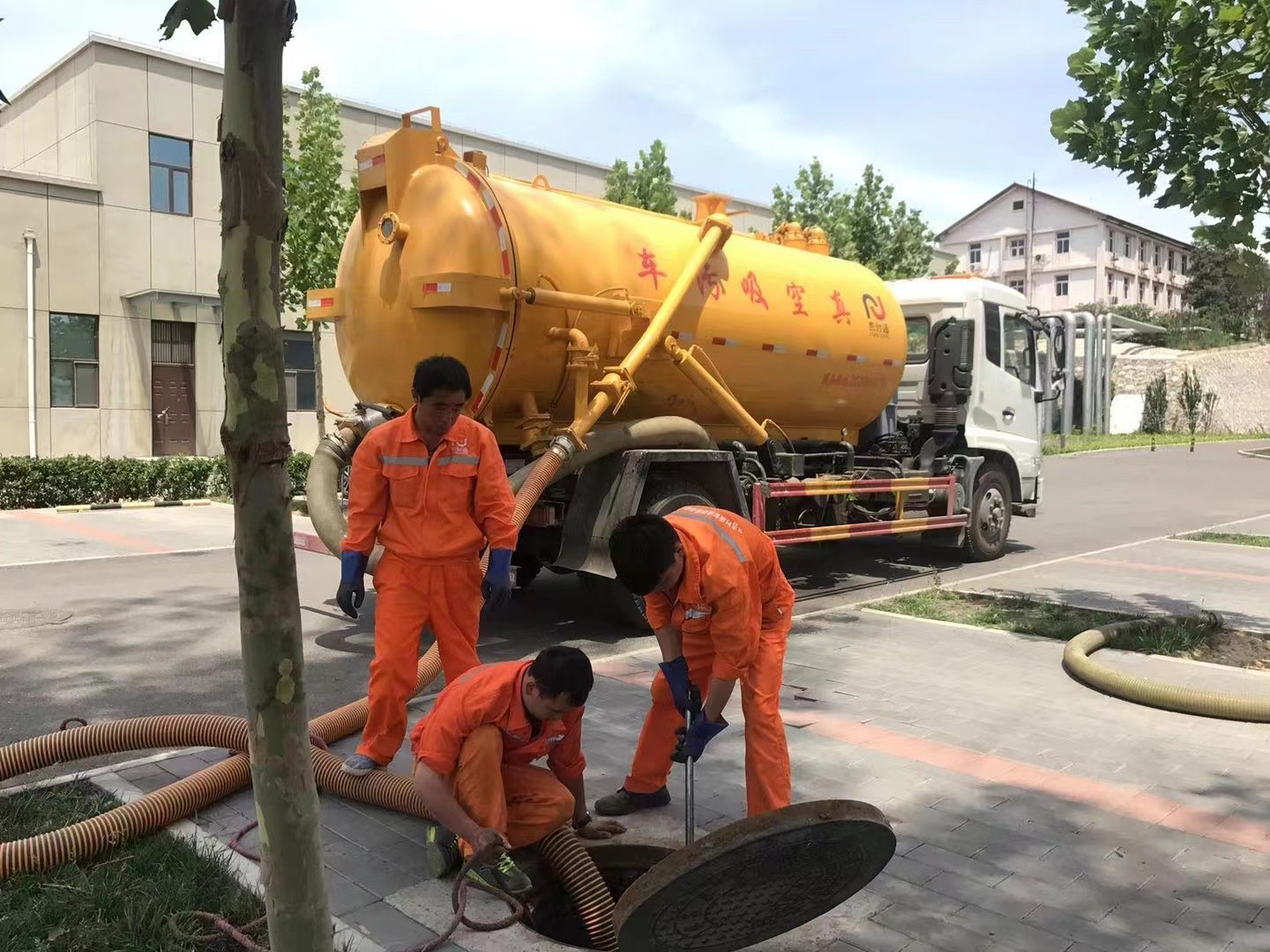 蓟州化粪池清理与5-8吨吸粪车施工效率分析